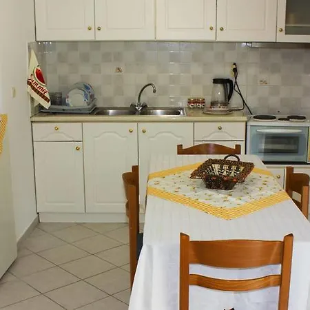 Mersina Apartman Kerí